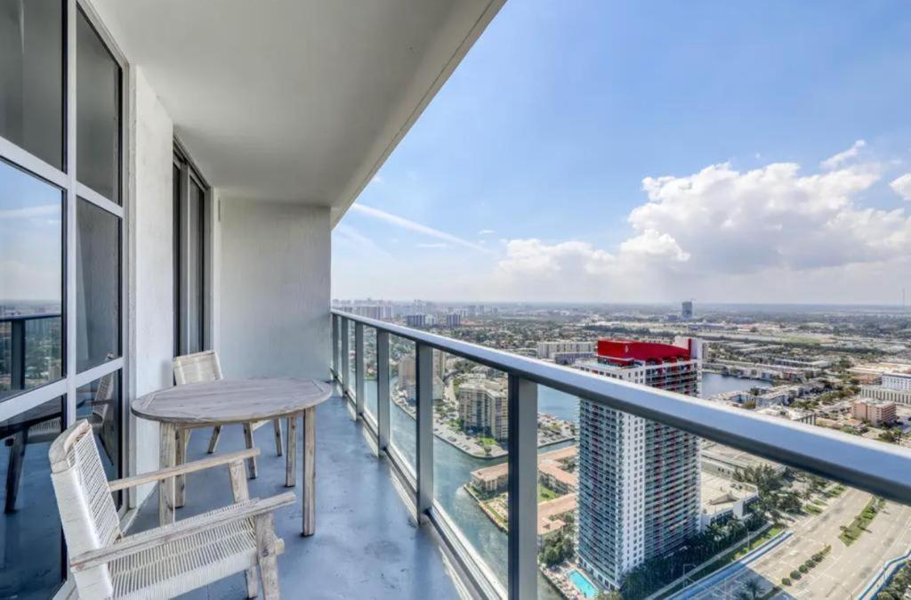 5 Amenities Luxury 3 Bedroom Front Intercostal View Hollywood Ngoại thất bức ảnh